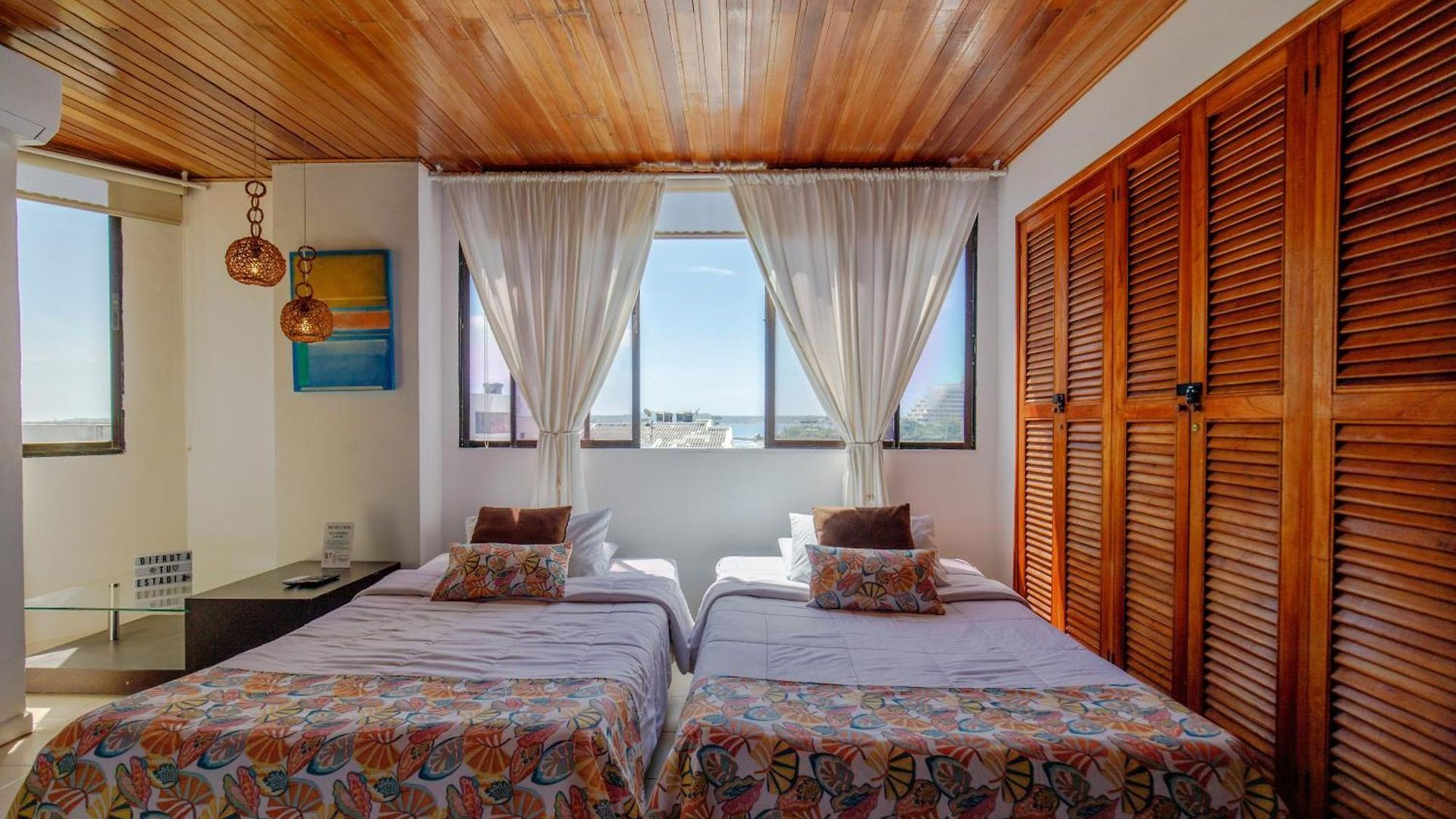 Habitación 3 A Cuadra De La Playa Y Bahía Habitación en casa particular *