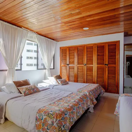 Habitación 3 A Cuadra De La Playa Y Bahía Habitación en casa particular *