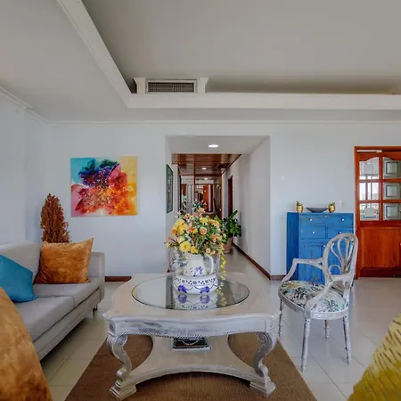 Habitación 3 A Cuadra De La Playa Y Bahía Habitación en casa particular