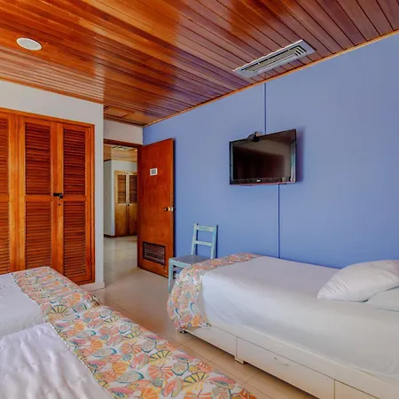 Habitación 3 A Cuadra De La Playa Y Bahía Habitación en casa particular *
