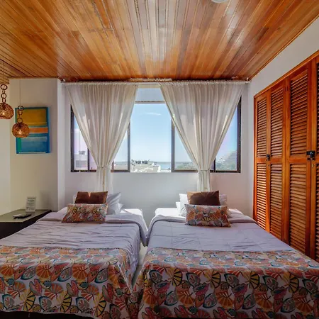 Habitación 3 A Cuadra De La Playa Y Bahía Habitación en casa particular *